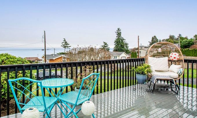 Camano Island Cabaña | Fantastic Island Gem W/ Port Views, Fast WiFi, Furnished Deck & Full Kitchen!