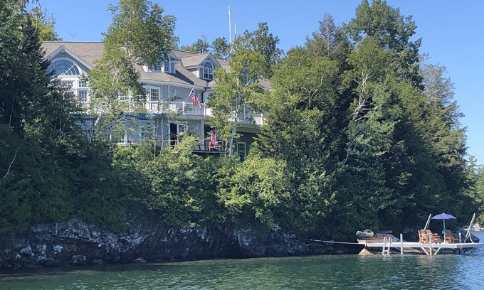 Barton Villa | Fantastic Lake Home on breathtaking Willoughby Lake!
