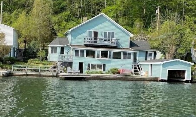 Cuba Casa | Fantastic lake house on the south shore of Cuba Lake.