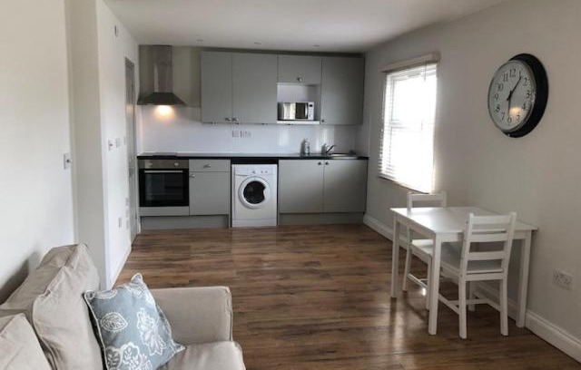 Heston Central Apartamento | Fantastic large 1 bed Loft Flat close to Heathrow - 77VFR5