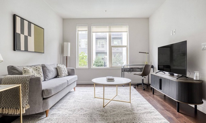 Milpitas Apartamento | Fantastic Milpitas 1BR w/ Pool, Gym & W/D, walk to BART, by Blueground
