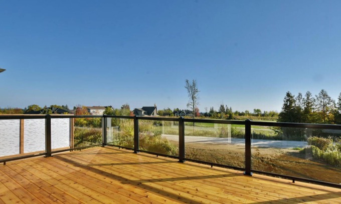 The Blue Mountains Casa | Fantastic new house on a golf course one block from the beach on Georgian Bay
