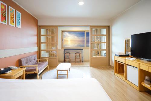 Aewol Hotel | Fantastic Ocean View Sydney Hotel
