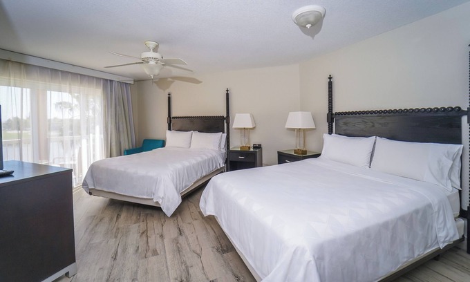 Crystal Harbour Complejo | Fantastic Seaside Location! Spacious Room w/ Balcony, Outdoor Pool