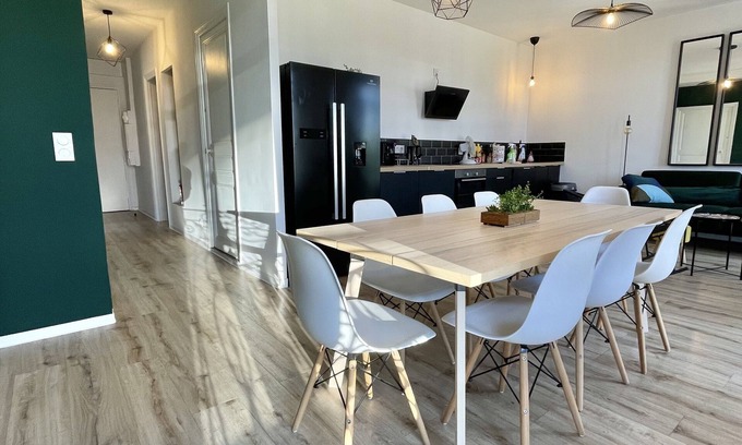 La Gare Apartamento | Fantastic stay in T5 /center /near the beach /9 pax /Place Catalogne😍