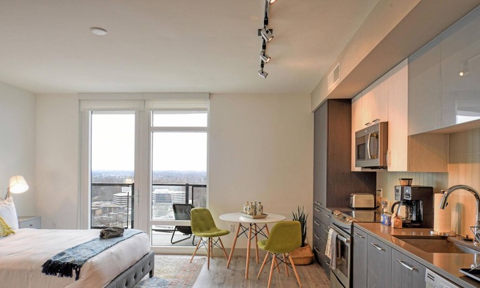 Tysons Apartamento | Fantastic Studio in Tysons, Pool + Fitness Center