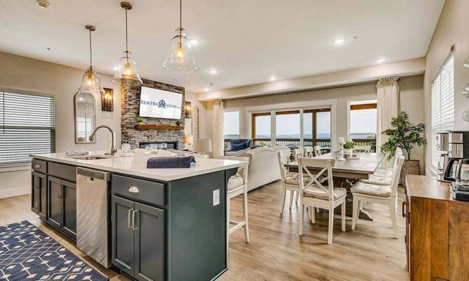 Table Rock Cabina | Fantastic Table Rock Lake Views-Free Daily Tickets-In/Indoor Cmty Pools-Near Silver Dollar City