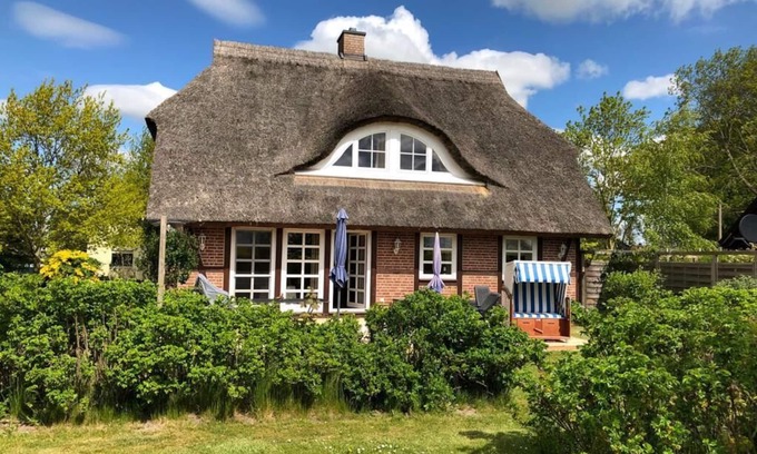 Garz/Rugen Casa | Vacation home with beautiful sea views and spacious garden