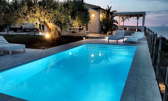 Finale Villa | Fantástica villa junto al mar, en la montaña, con piscina privada, cerca de Cefalu '