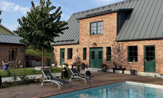 Hastangsudd Casa | Fantastiskt hus med Pool 15 Minuter Från Vaxholm och 30 Minuter fr City