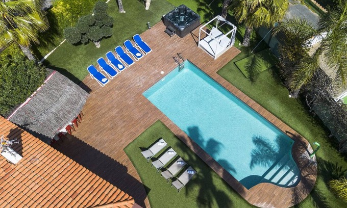 Chiva Chalet De Esquí | Fantasy Villa Valencia: Airport & Circuit Ricardo Tormo