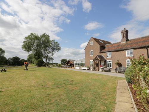Little Haywood Casa | Far Coley Farm and Kilnhurst Log Cabin