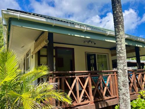 Paopao Casa | Fare Kale Tiahura