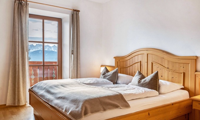 Collalbo Apartamento | Granja 'Alpin Farm Birke' con vistas a la montaña, jardín compartido y Wi-Fi