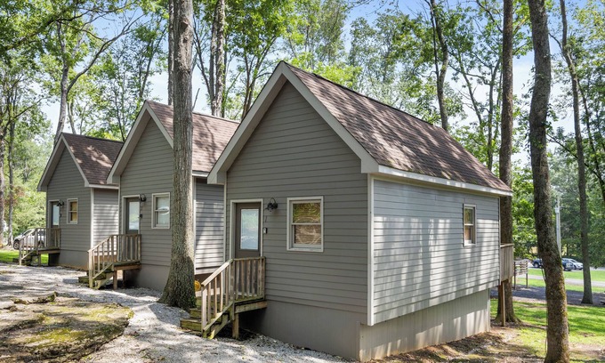 Mount Juliet Cabina | Farm Cabin 3, Sleeps 4, on 180 Acre Farm near Nashville- Wedding/Events Welcome