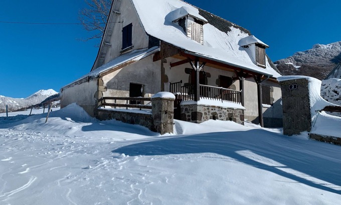 Mandailles-Saint-Julien Casa | Farm Cottage at Puy Mary