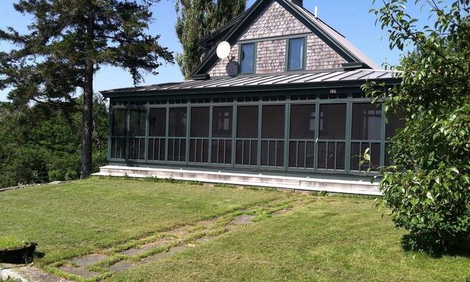 Monroe Cabaña | Farm Stay Cottage en la hermosa Toddy Pond Farm en Monroe, Maine