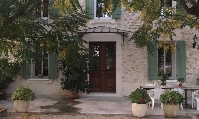 Jonquerettes Casa | Farm house, 5 miles from Avignon! Vineyard