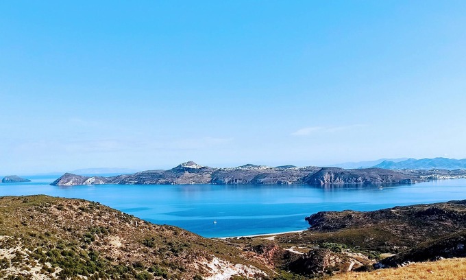 Milos Otro | Farm House at the Rivari Estate (sleeps 8/10)
