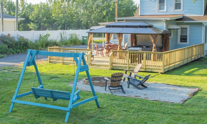 Port Clinton Casa | Farm house with hot tub by camp perry