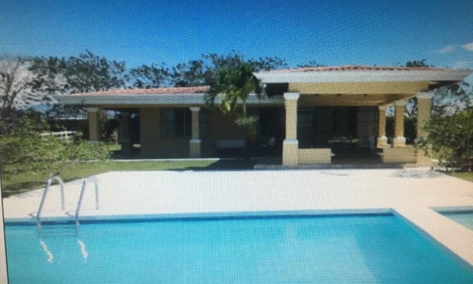 La Garita Casa | FARM IN THE CITY , HOUSE AND POOL 0.75 ACRES