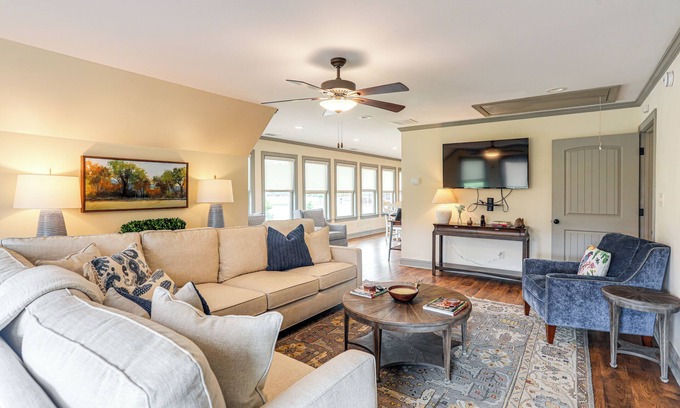Hernando Casa | Farm & Lake Views: Rural Mississippi Loft Apt