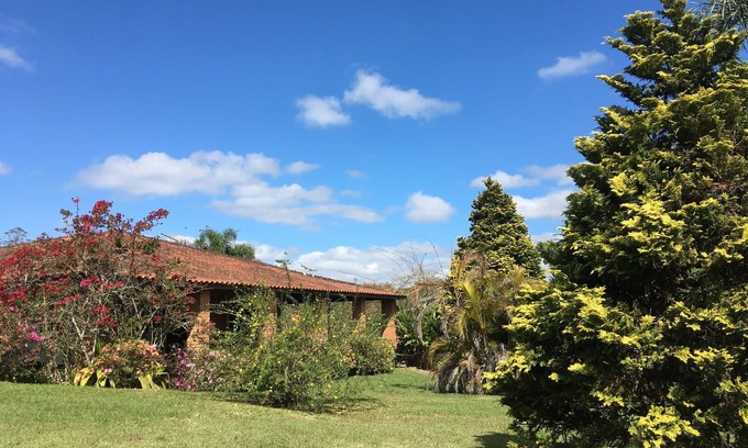 Ibiuna Casa | Finca con piscina, campo de fútbol, cerca de la Ruta del Vino, Haras y Pesca.