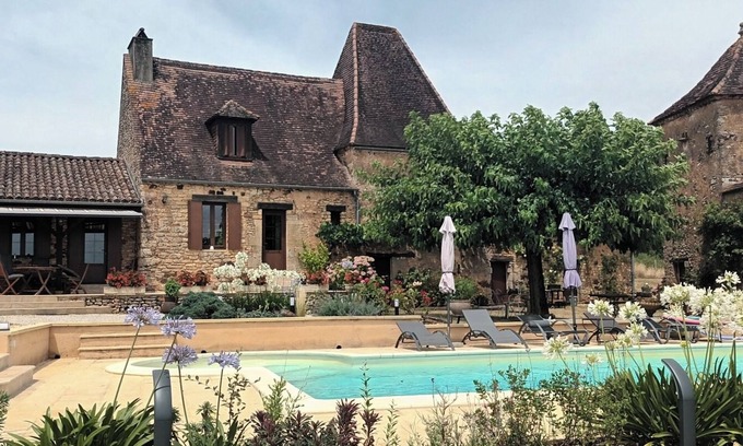 Sainte-Alvere Cabaña | Antigua casa de piedra, vallada, piscina privada climatizada, internet