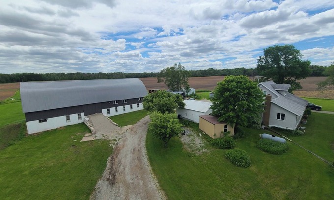 Cicero Otro | Farmhouse 30 minutes from Lambeau Field and Appleton 50 minutes to EAA Oshkosh