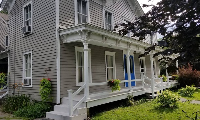 Denver Otro | Farmhouse 4 bedrooms, 4 ensuite bathrooms, Roxbury, NY