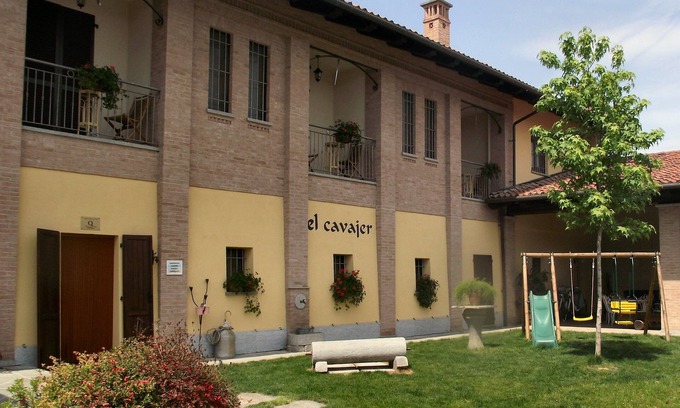 Flesie Otro | Granja / B.Y B. "El cavajer"