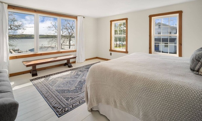 Interlaken Villa | Farmhouse & Cottages at the Cayuga Shoreline