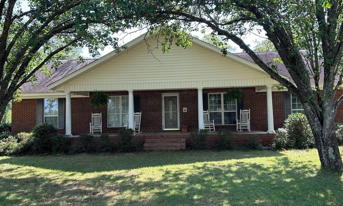 Clopton Otro | Farmhouse home located near Eufaula and Clayton, AL