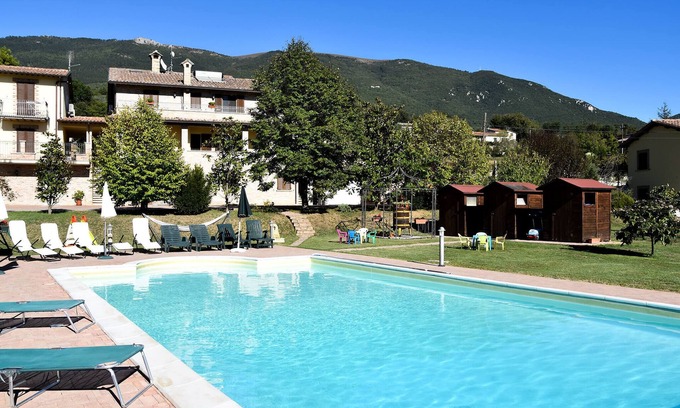 Rivotorto Casa | Farmhouse in Assisi countryside with five renovated apartments and a swimming pool