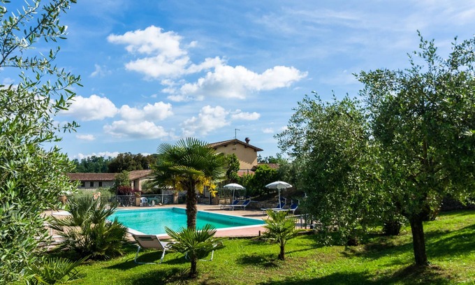 Ramazzano Casa | Farmhouse in Perugia with Hot Tub, Swimming Pool, Garden, BBQ