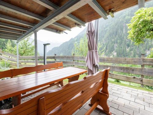 Tobadill Apartamento | Farmhouse in Tobadill with Mountain Views