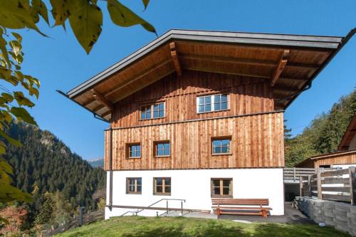 Tobadill Apartamento | Farmhouse in Tobadill with Mountain Views