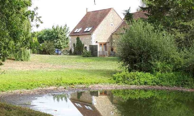 Aubigne-Racan Otro | Casa de campo con 8 literas, lago de carpas, 3 1/2 acres, piscina climatizada y área de juegos para niños