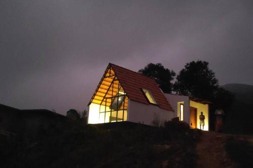 Elappara Casa | Farmstay in ചില്ലുകൂടാരം at Les Domki et al.