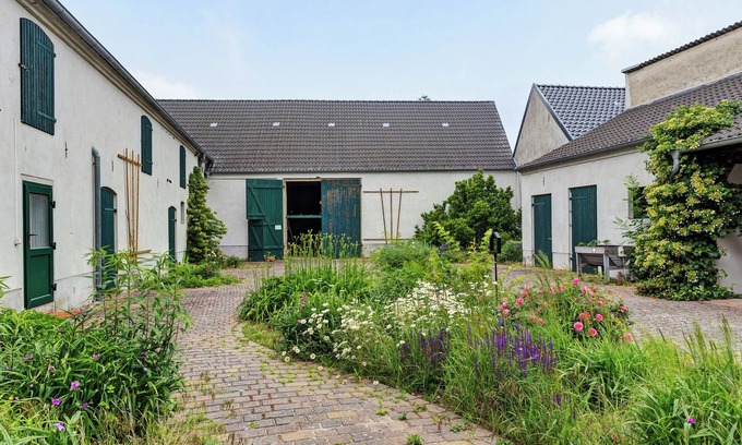 Ziesar Otro | Granja 'Vierseitenhof' con piscina privada, terraza privada y Wi-Fi