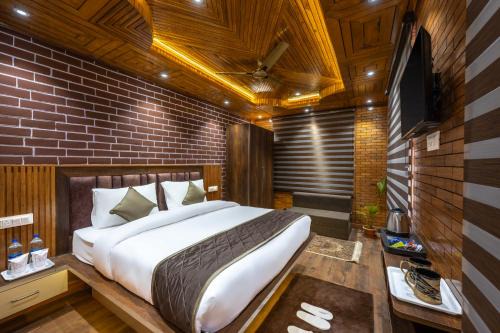 Dharampur Casa | FarmVille Valley View Room