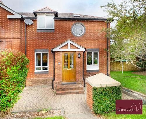 Rushmoor District Apartamento | Farnborough - Peel Court - 2 Bed Parking & Garden