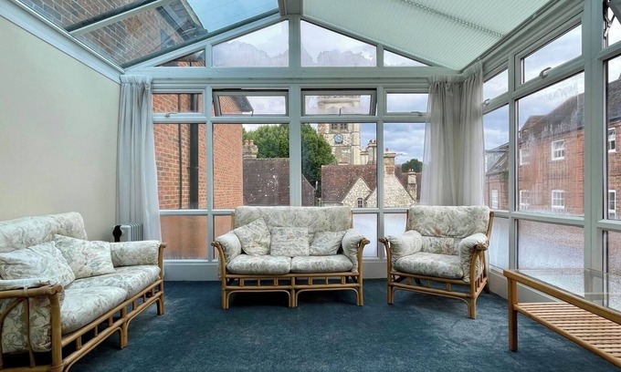Farnham Apartamento | Farnham Haven: Unique Home with Courtyard