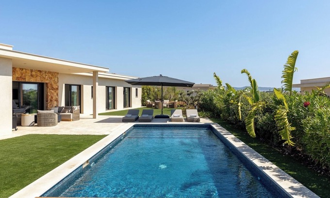 Montenegro Casa | Faro Luxury Home with Heated Pool and Garden