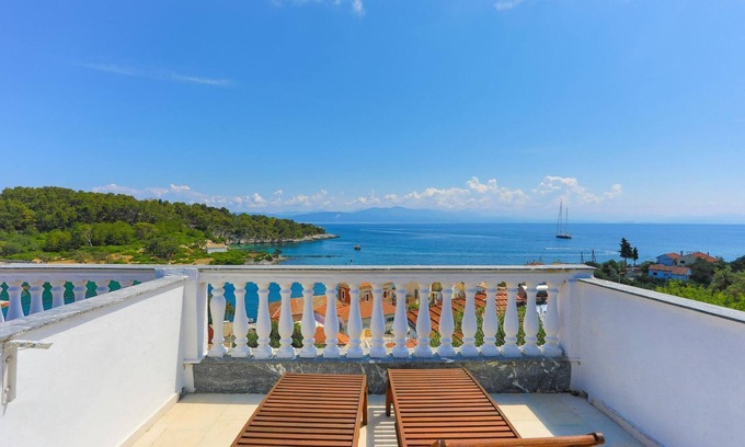 Gaios Apartamento | Faros Ena in Gaios with 1 bedrooms and 1 bathrooms