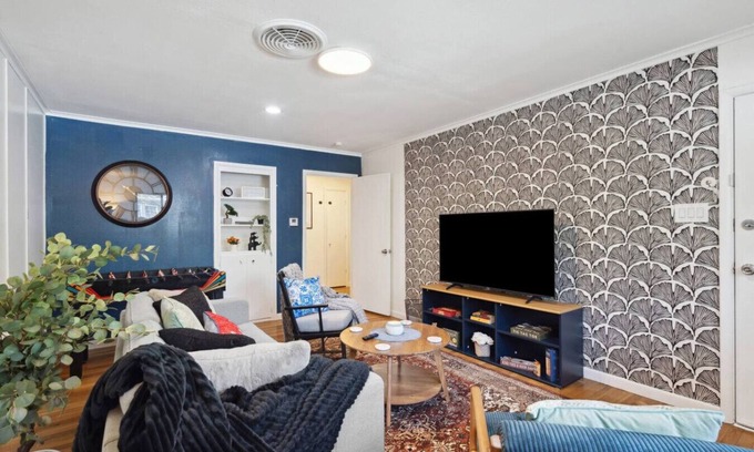 Fort Worth Casa | Fashionable TCU Walkable 2BD Home Away From Home!