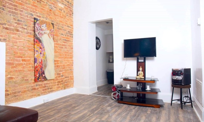 Downtown Baltimore Casa | Fast Wifi & Disinfected! Perfect for remote work!