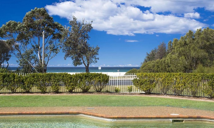 Mollymook Beach Apartamento | Este apartamento representa lo que deberían ser las vacaciones en la playa. Ampliamente renovado con dos genes