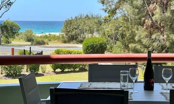 Mollymook Beach Apartamento | Fathoms 5 - directly opposite Mollymook Beach and within walking distance to the Golf Club