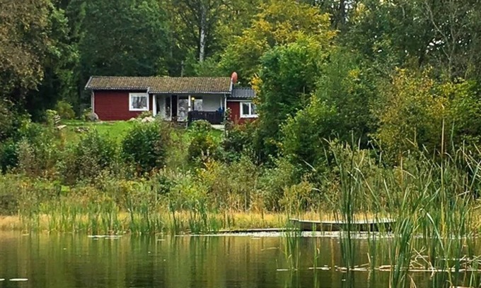 Holmsjo Casa | Casa de la familia de vacaciones agradable en una gran parcela - justo en el lago